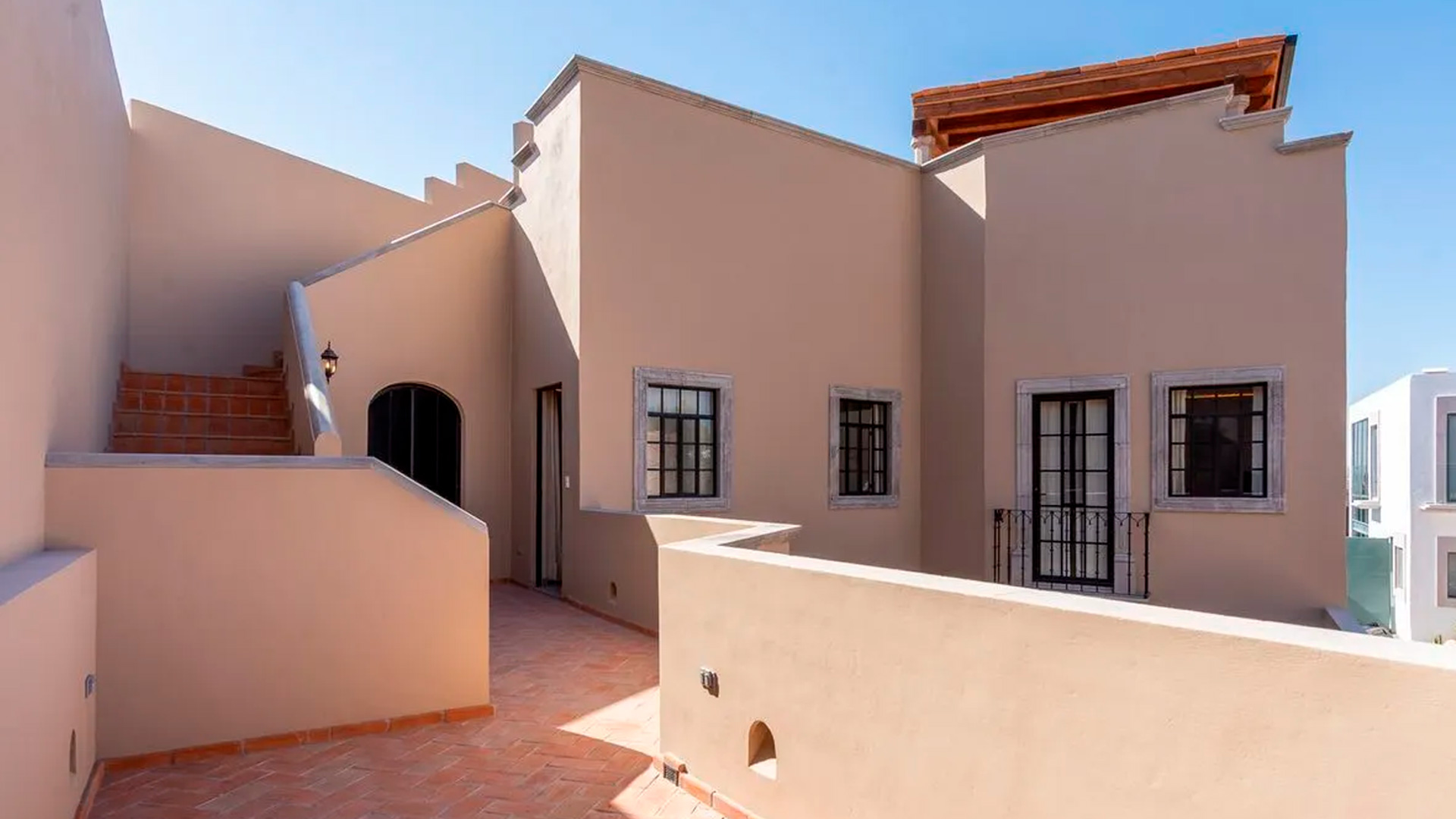 Fachada colonial Villas Acuarela