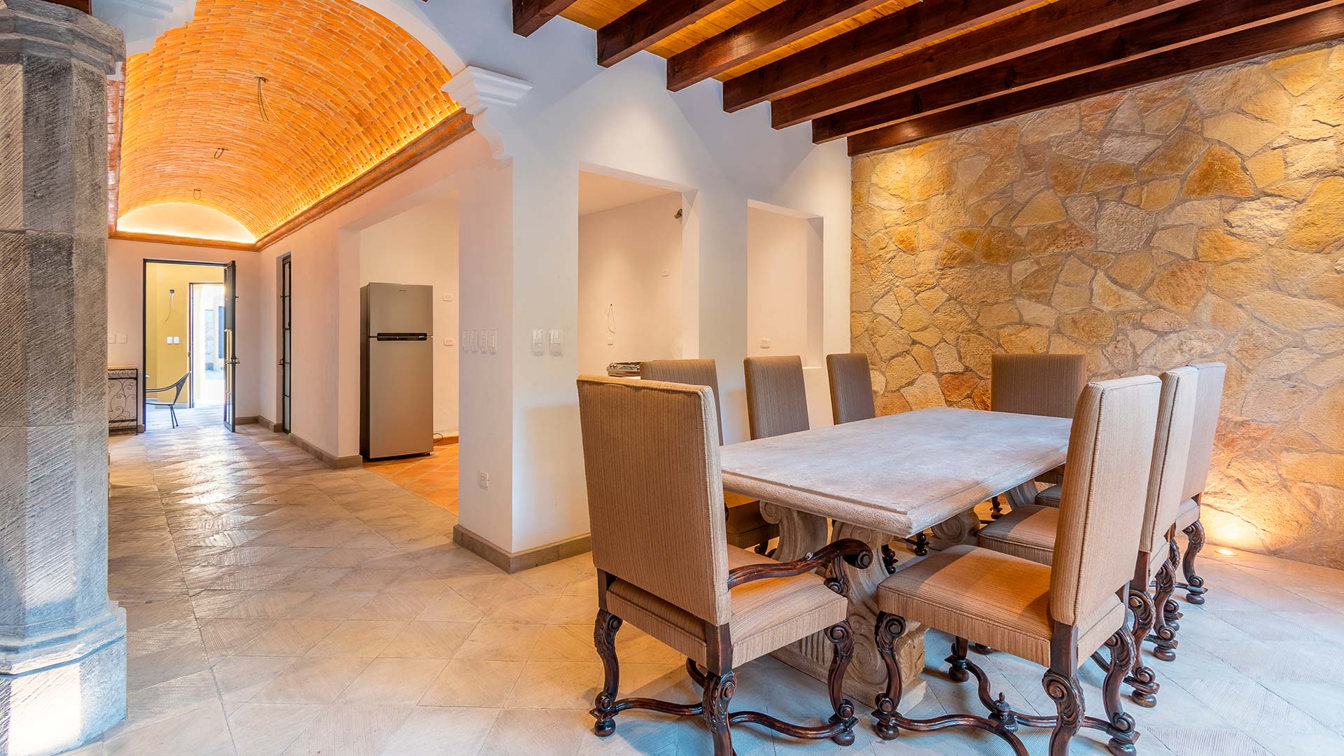 Entrada principal desarrollo seguridad 24/7